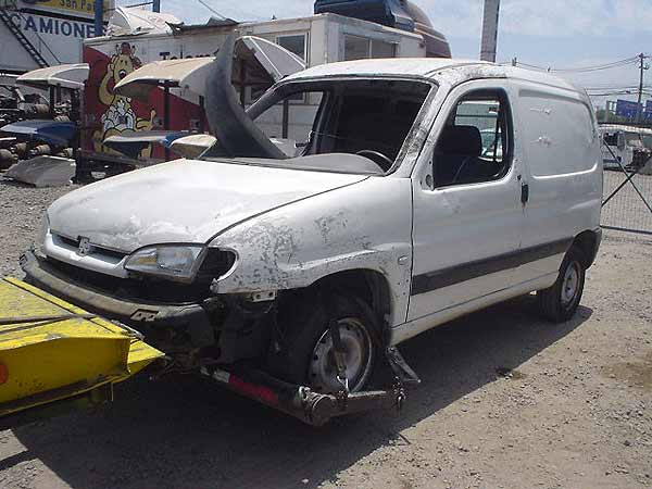 Vidrio Peugeot PARTNER  USADO