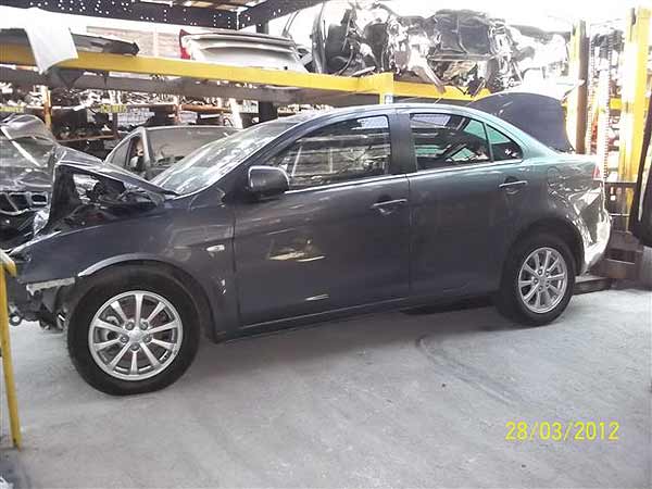 Foco Mitsubishi LANCER  USADO