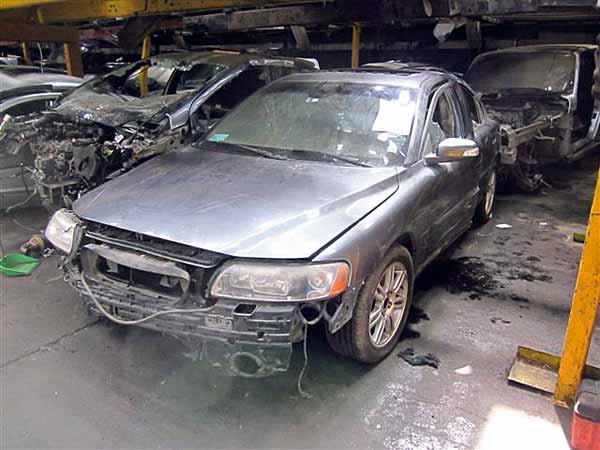 PORTALóN Volvo S60 2007  USADO EN DESARME