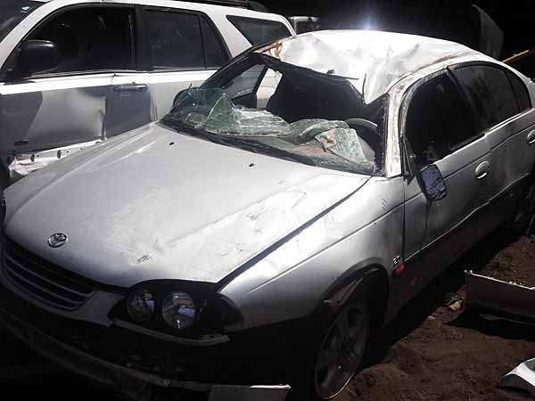 TAPA MALETA Toyota CORONA 2000  USADO EN DESARME