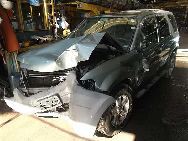 PUERTA Ford ESCAPE 2006  USADO EN DESARME