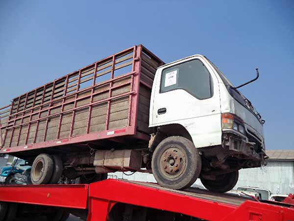 TAPA MALETA Chevrolet NPR 1998  USADO EN DESARME