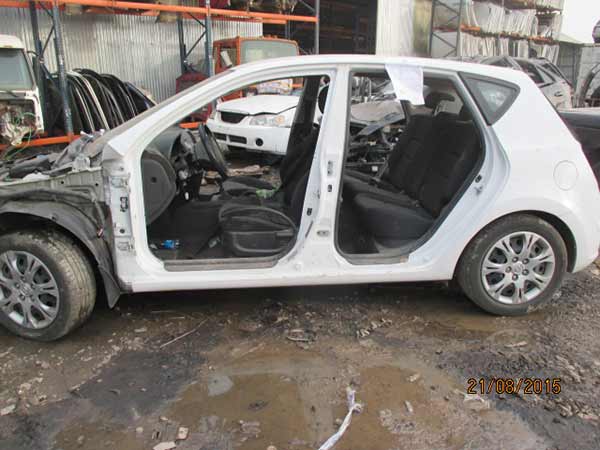 INYECTOR Hyundai i30 2009  USADO EN DESARME