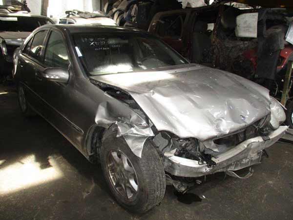 TAPABARRO Mercedes-Benz C180 2004  USADO EN DESARME