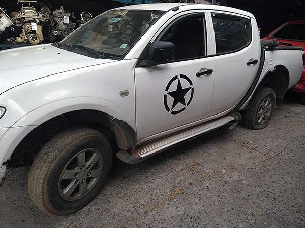 Tapa maleta Mitsubishi L200  USADO