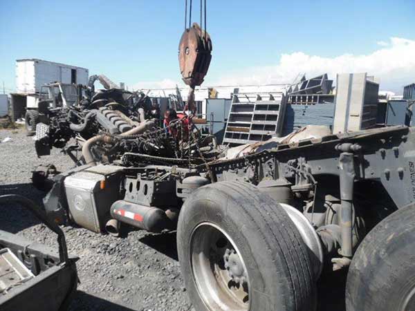 PUERTA Mercedes-Benz AXOR 2013  USADO EN DESARME