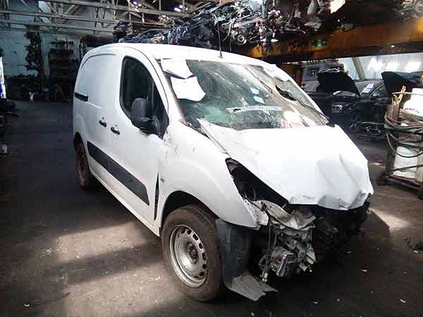 PICK UP Peugeot PARTNER 2012  USADO EN DESARME