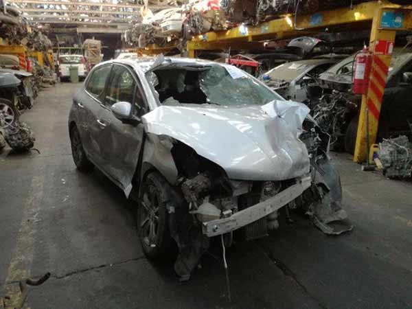 LLANTA Peugeot 208 2015  USADO EN DESARME