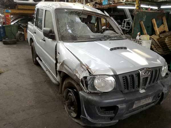 TAPA MALETA Mahindra PICK UP 2017  USADO EN DESARME